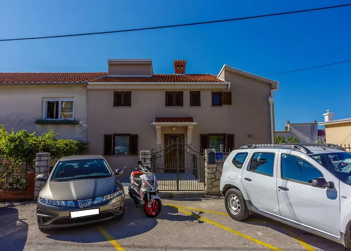 Damir Bocno With Parking Near Center Daire