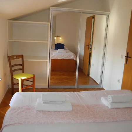 Damir 2+2 Bocni Apartment *