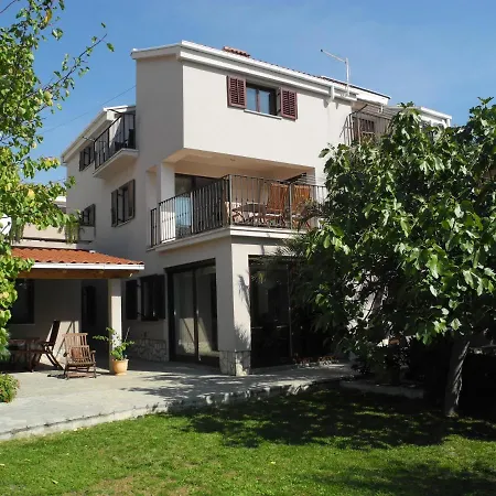 Damir 2+2 Bocni Apartment *