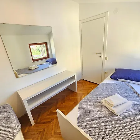 Damir 2+2 Bocni Apartment *