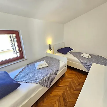 Apartment Damir 2+2 Bocni Crikvenica