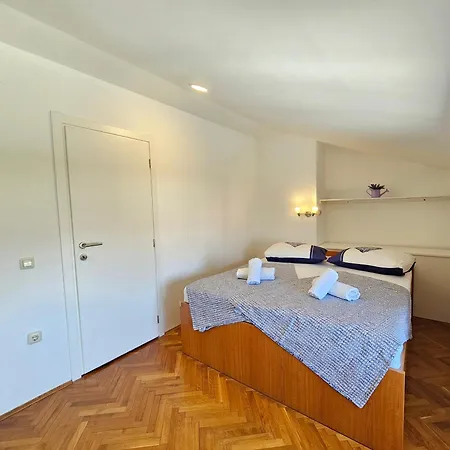 Apartment Damir 2+2 Bocni